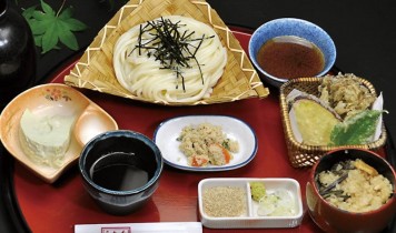 【世界遺産】富岡製糸場と苺狩り&日本三大うどん(水沢うどん)の昼食