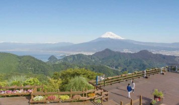 ロープウェイで行くかつらぎ山山頂”富士見テラス”とイチゴ狩り&バイキング(HT)