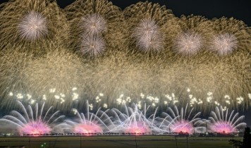 日本最高峰(おおまがり)大曲の花火「第94回大曲全国花火競技大会」(VP)